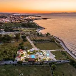 Mis Vila *