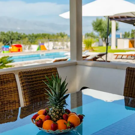 ヴィラ Mis スペタル